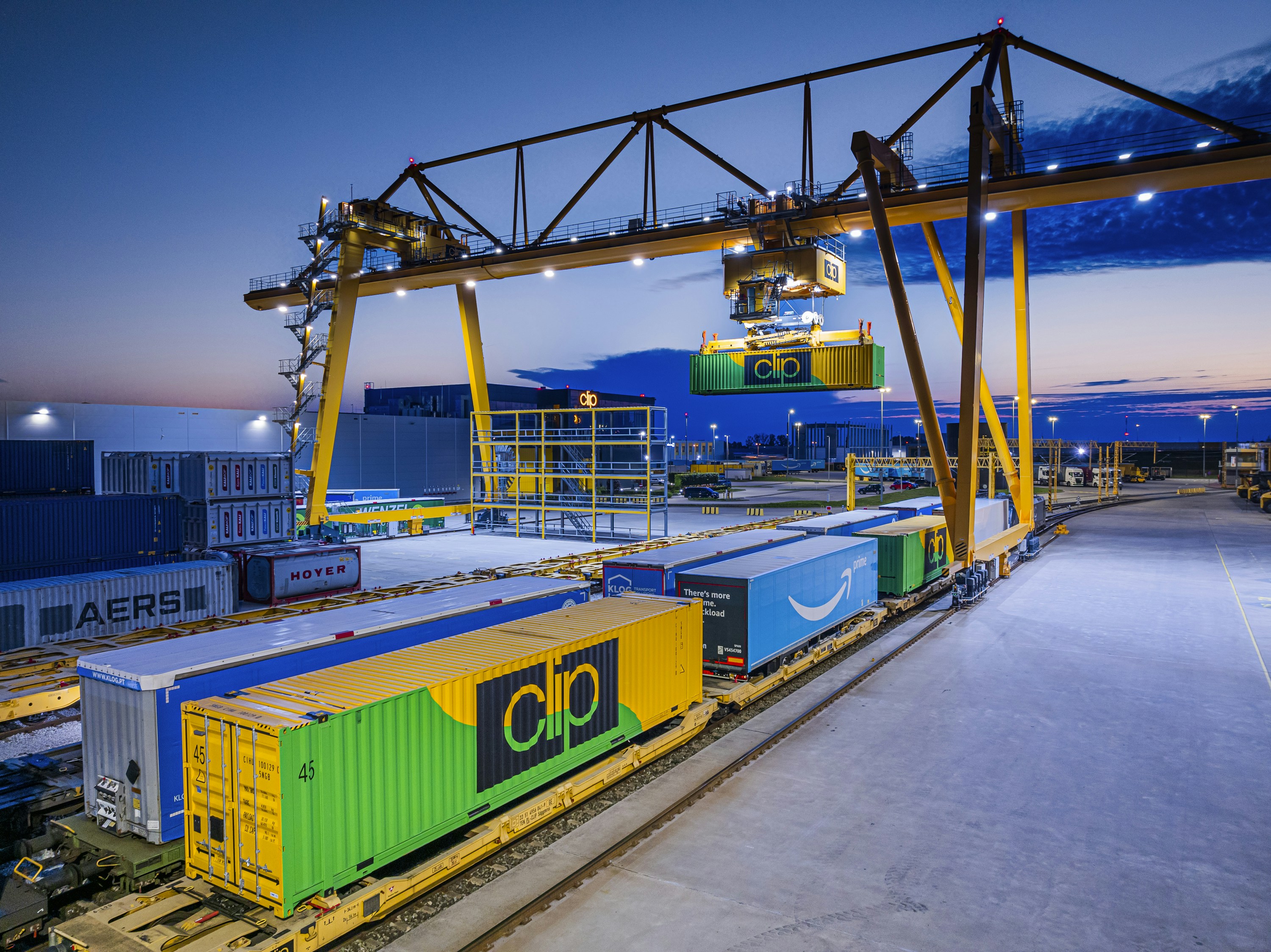 International hand-carry courier service transporting embryos and gametes across borders with certified medical transport